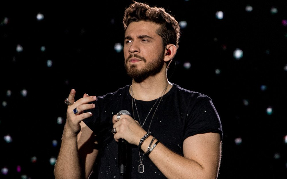 Cantor Gustavo Mioto se apresenta na 49ª FIMI de Indaial neste sábado