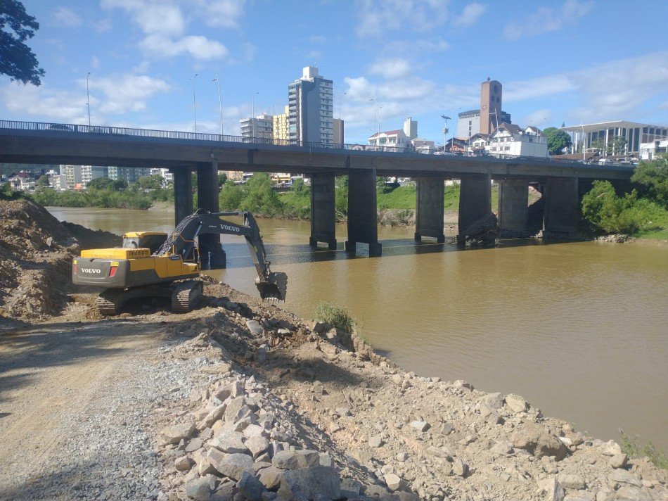 Trabalho de revitalização da Margem Esquerda avança em Blumenau