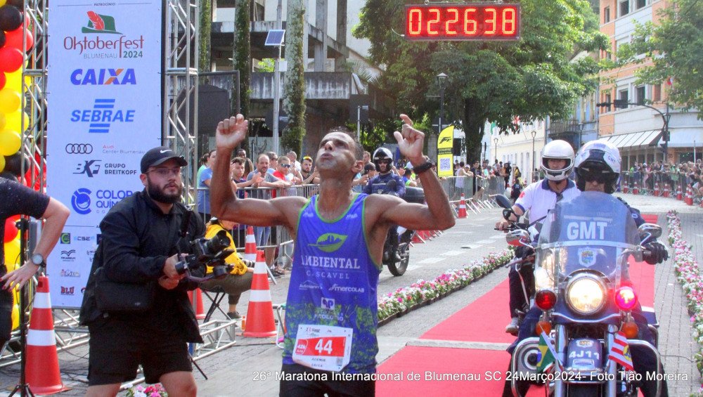 Atletas de todo o país participam da 26ª Maratona de Blumenau