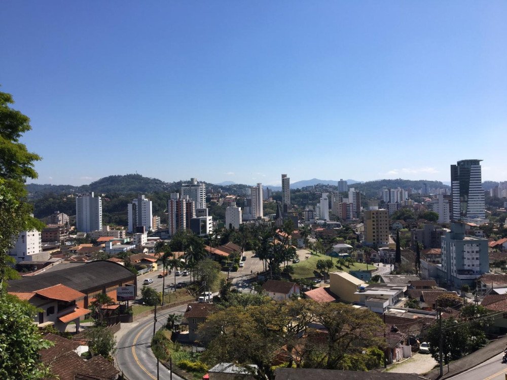 Sol predomina em Blumenau nesta quinta-feira, com máxima de 31°C
