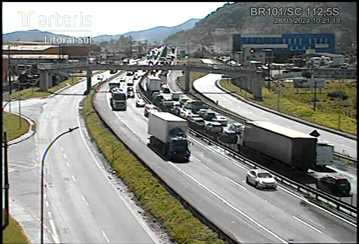 Motoristas já enfrentam filas na BR-101 em SC, por conta do feriadão de Páscoa
