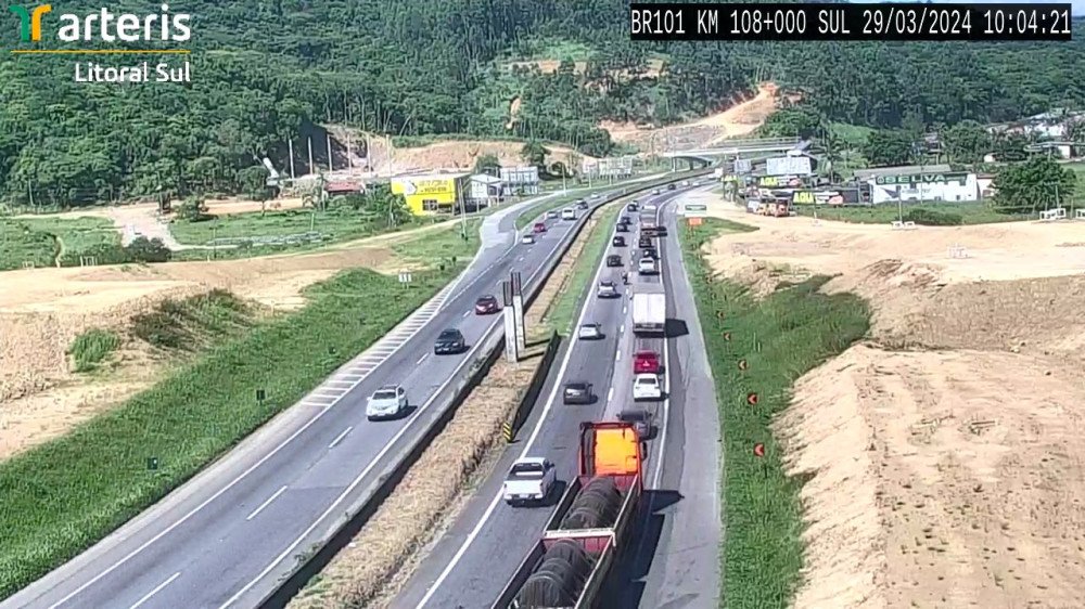 Feriadão de Páscoa: BR-101 registra lentidão no Litoral Norte de SC na manhã desta sexta