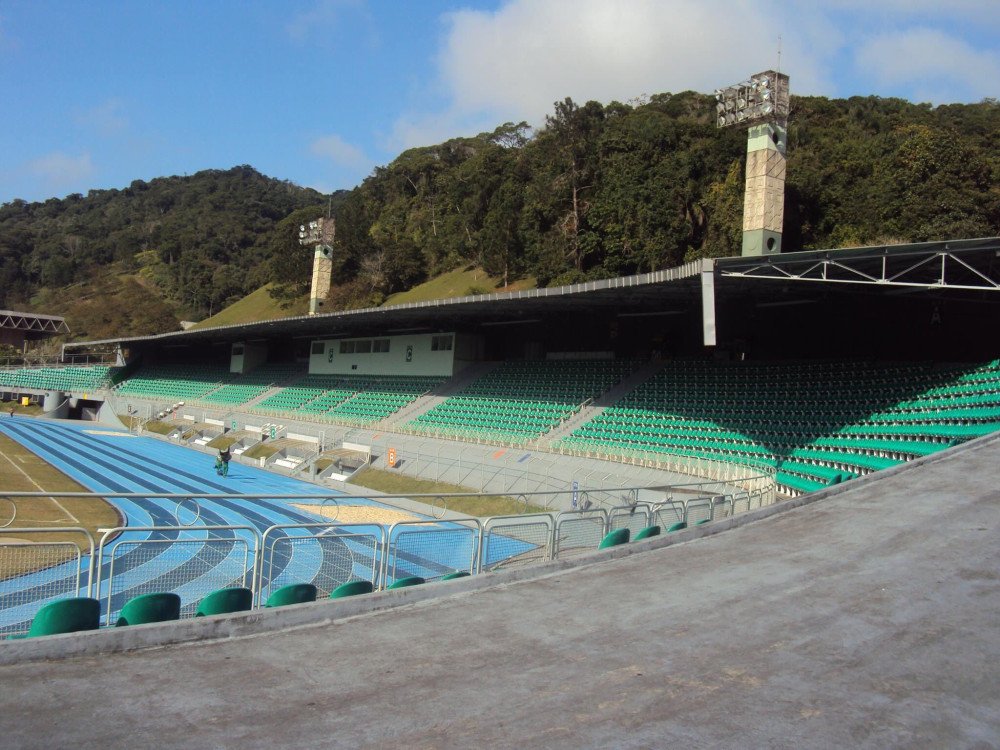 Em Blumenau, governador adia anúncio da compra do Complexo do Sesi e negocia permuta com a Fiesc