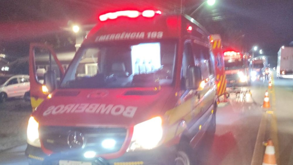 Acidente entre carro e moto deixa duas pessoas feridas em Gaspar