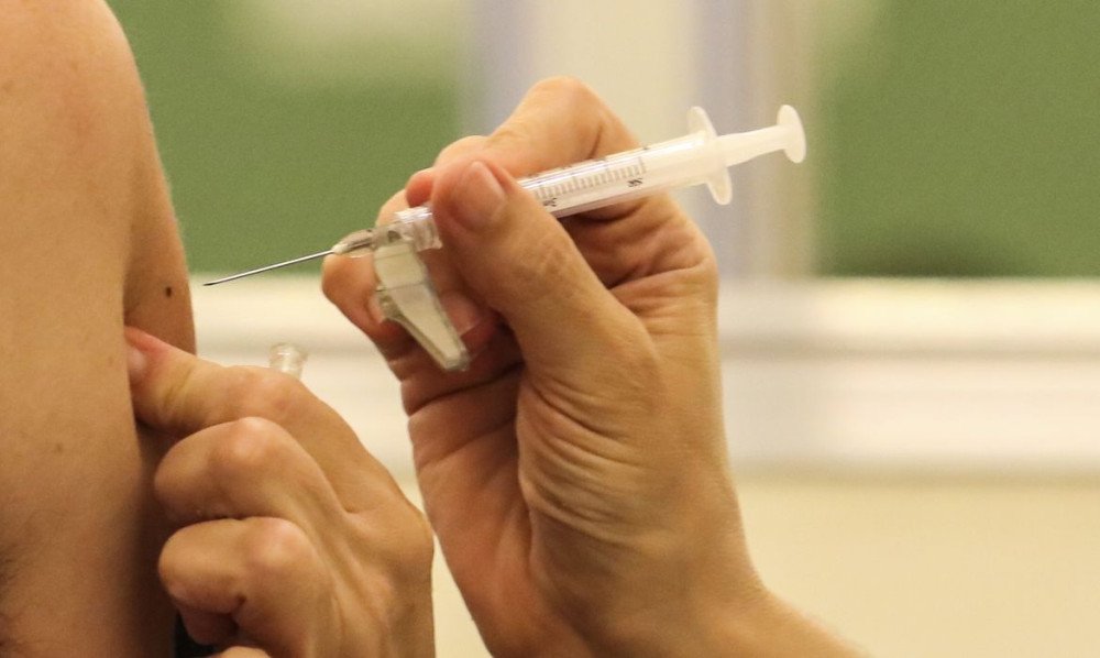 Secretaria da Saúde de SC adota esquema de vacinação em dose única contra o HPV