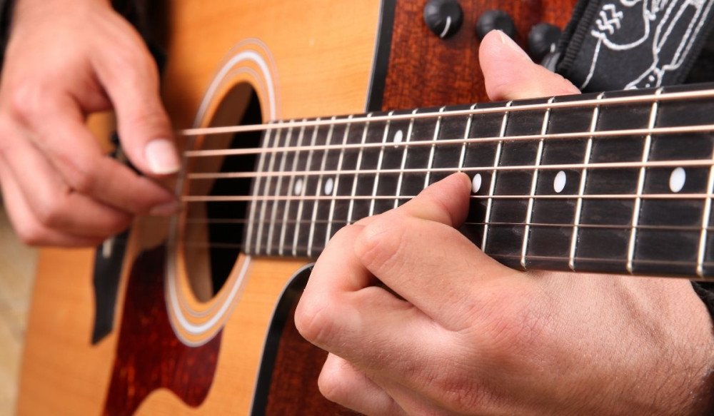 Inscrições para aulas de canto e violão da Casa das Oficinas de Gaspar estão abertas; vagas são para o Polo no Distrito Belchior