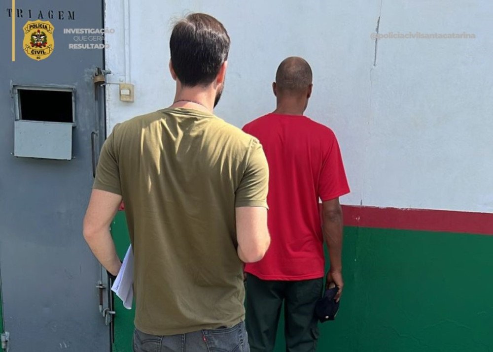 Homem que estava foragido por tráfico de drogas é preso em Blumenau