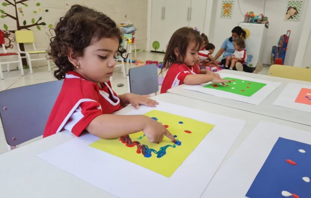 Mais de 2 milhões de crianças no Brasil estão sem vagas em creches; Blumenau tem mais de 1.100 na fila