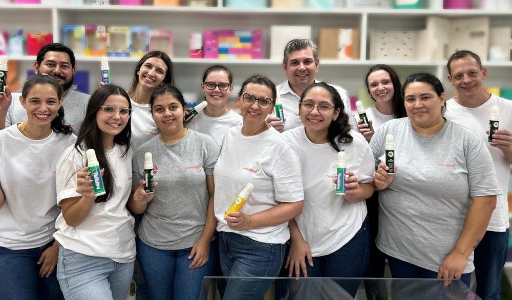 Em ação contra a dengue, empresa de Blumenau distribui repelente para os funcionários