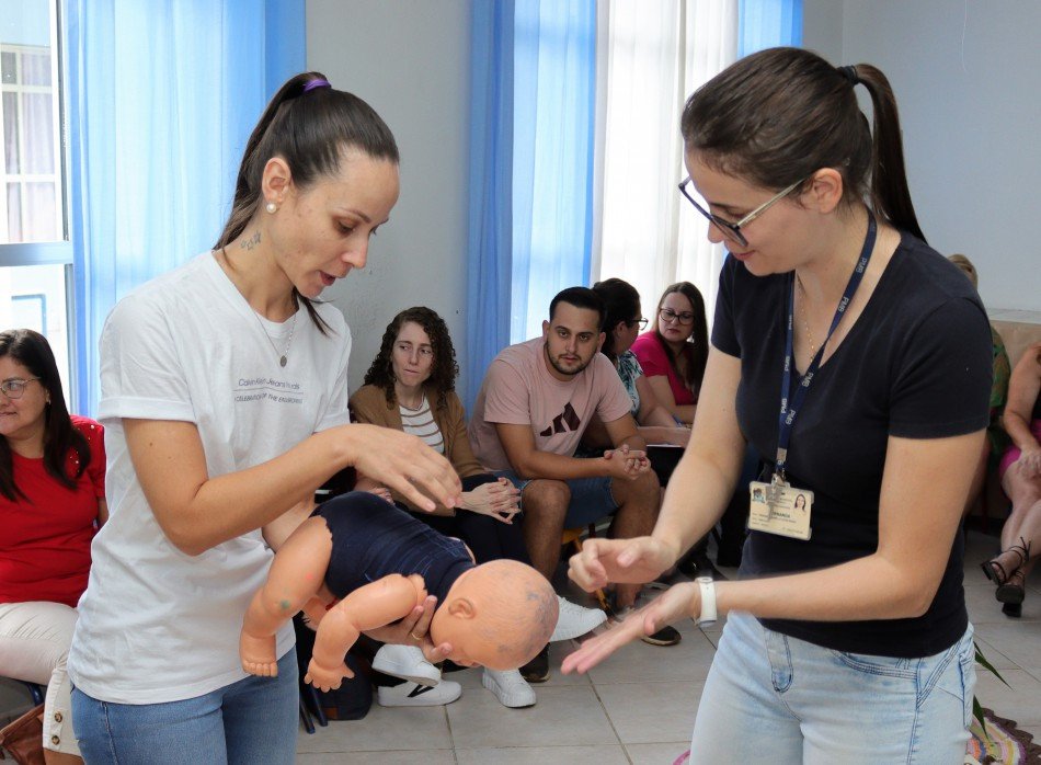 Professores de Blumenau recebem treinamento de primeiros socorros e prevenção a incêndios