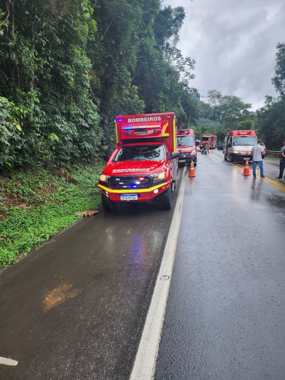 Grave acidente na BR-470, em Ibirama, deixa uma pessoa morta e ao menos três pessoas feridas
