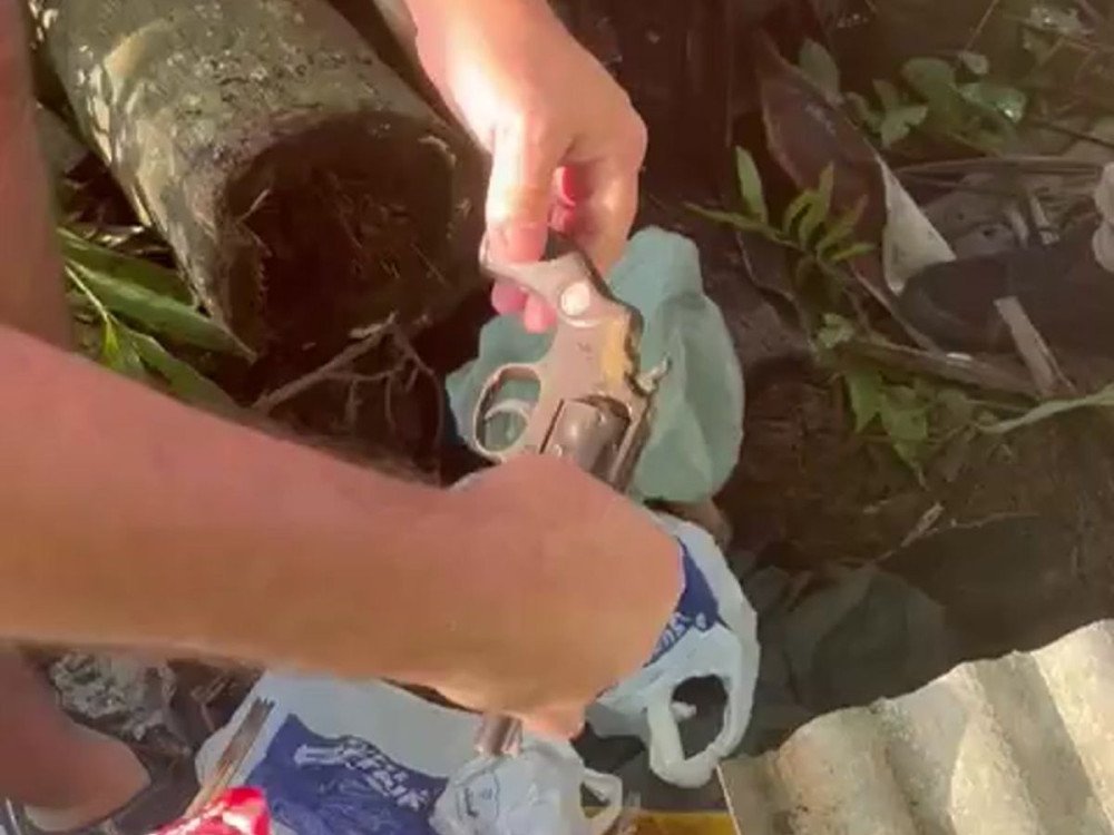 Vídeo: Polícia Civil encontra arma usada no homicídio de idoso no bairro Badenfurt, em Blumenau, enterrada