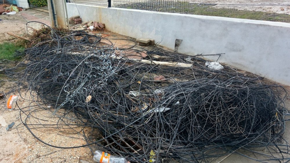 Procon de Brusque intensifica ações de coleta de fios nas ruas