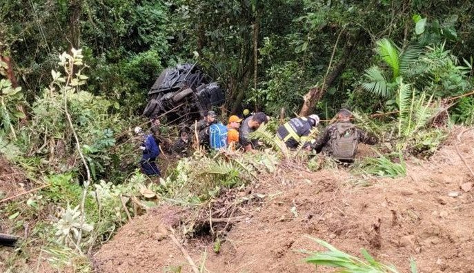 Justiça determina indenização à família de soldado morto em acidente com caminhão do Exército em Blumenau