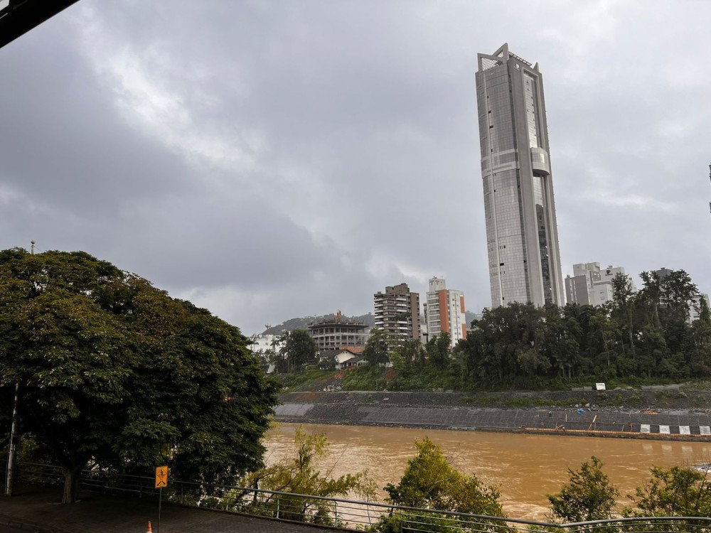 Terça-feira com céu nublado e rápidas aberturas de sol em Blumenau; confira