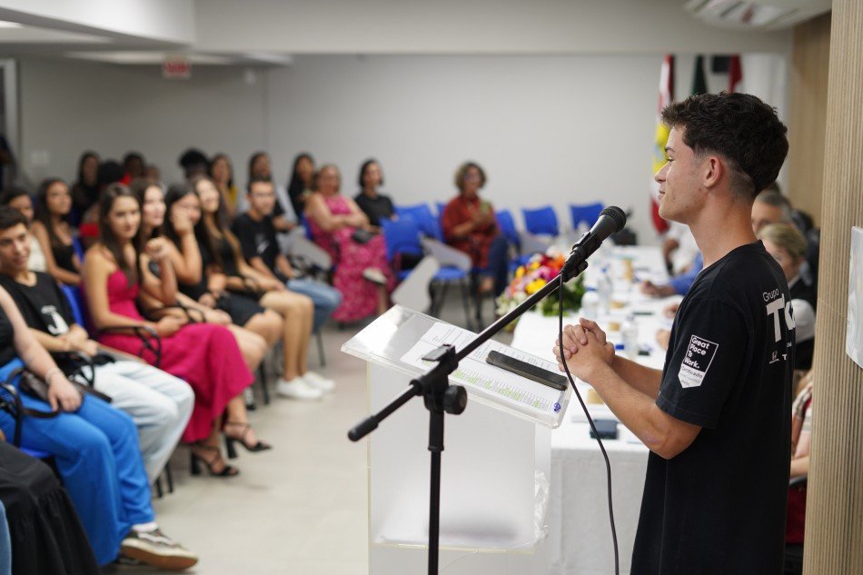 Programa de Iniciação ao Trabalho de Blumenau forma 41 adolescentes