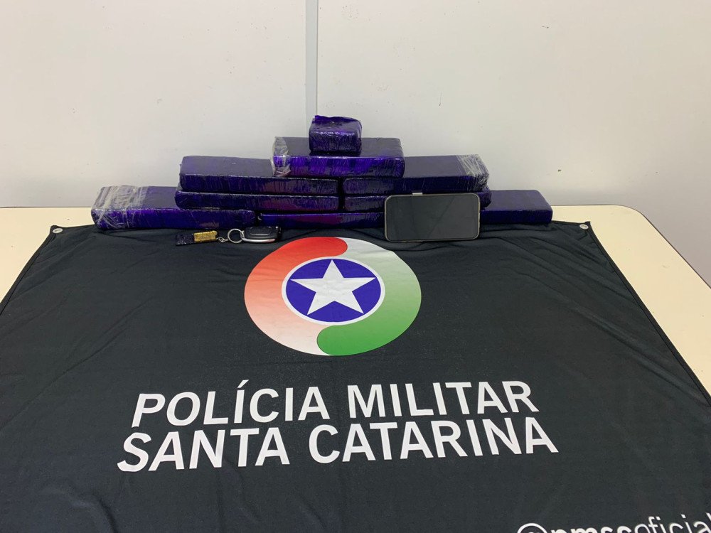Polícia Militar frustra entrega de drogas e prende jovem em Blumenau