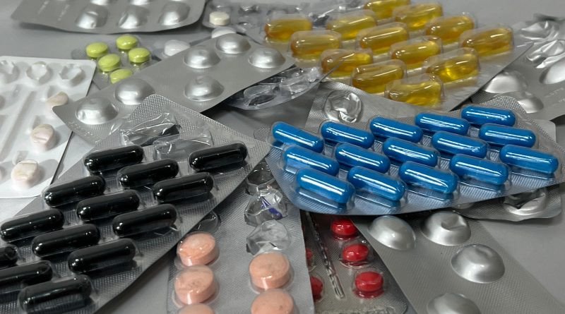 Automedicação: tomar remédios sem prescrição médica em caso de dengue traz riscos severos à saúde