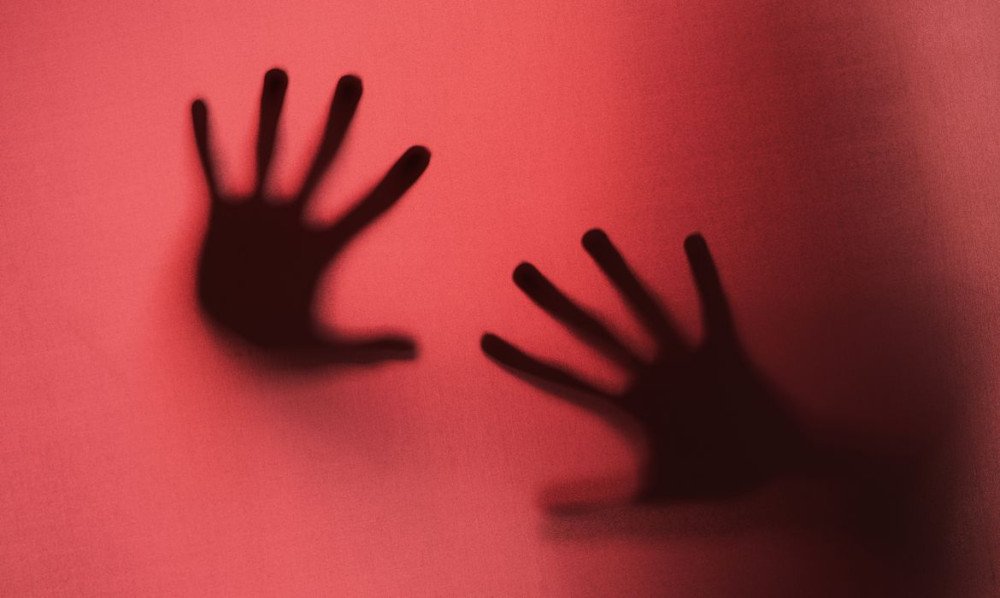 A cada 8 minutos, uma mulher é vítima de estupro no Brasil aponta relatório