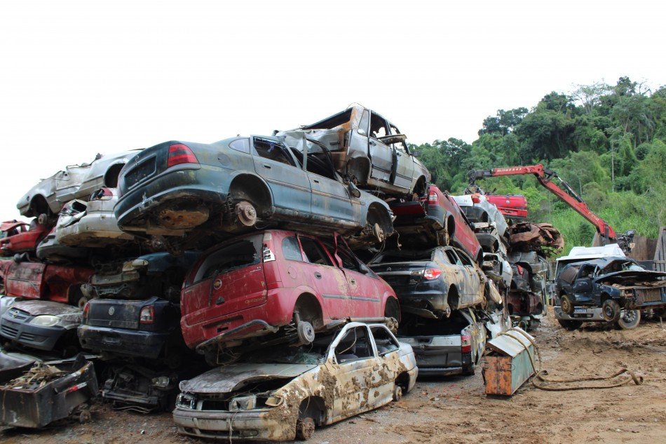 Operação Limpa Pátios em Blumenau continua; Mais de 600 veículos em estado de sucata já foram removidos