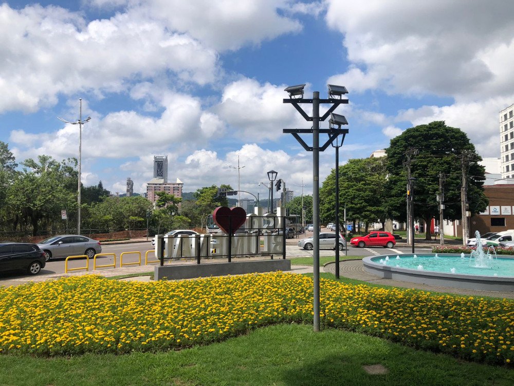 Feriado começa com nevoeiro e termina com calorão em Blumenau; confira