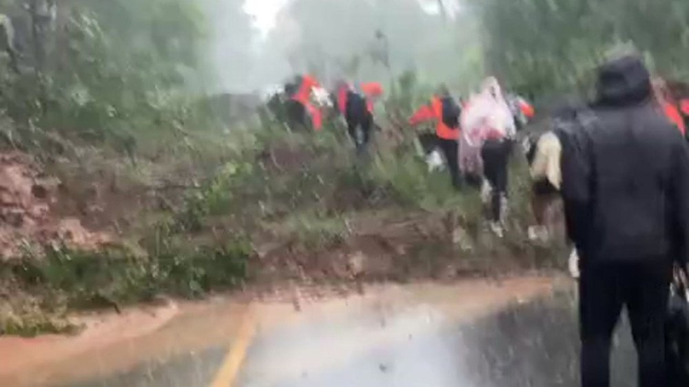 Chuvas no RS: Equipe de futsal é atingida por enxurrada enquanto retornava de jogo no Paraná