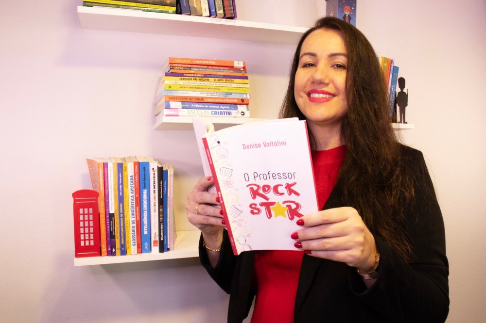 Educadora de Blumenau lança livro sobre protagonismo dos professores