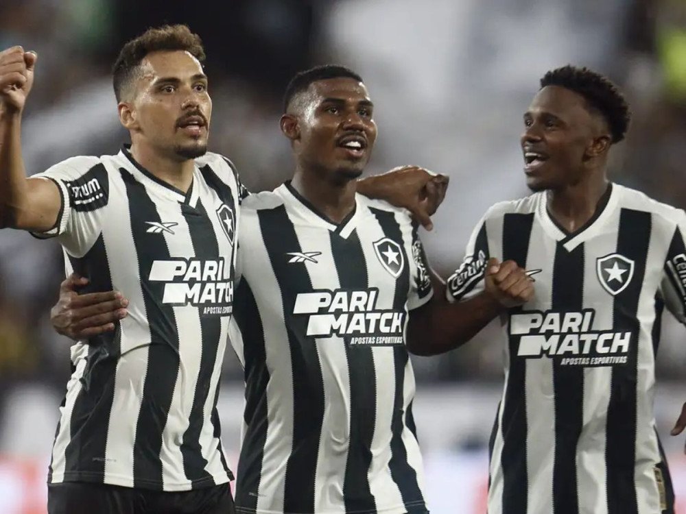 Botafogo supera Vitória para abrir vantagem na Copa do Brasil