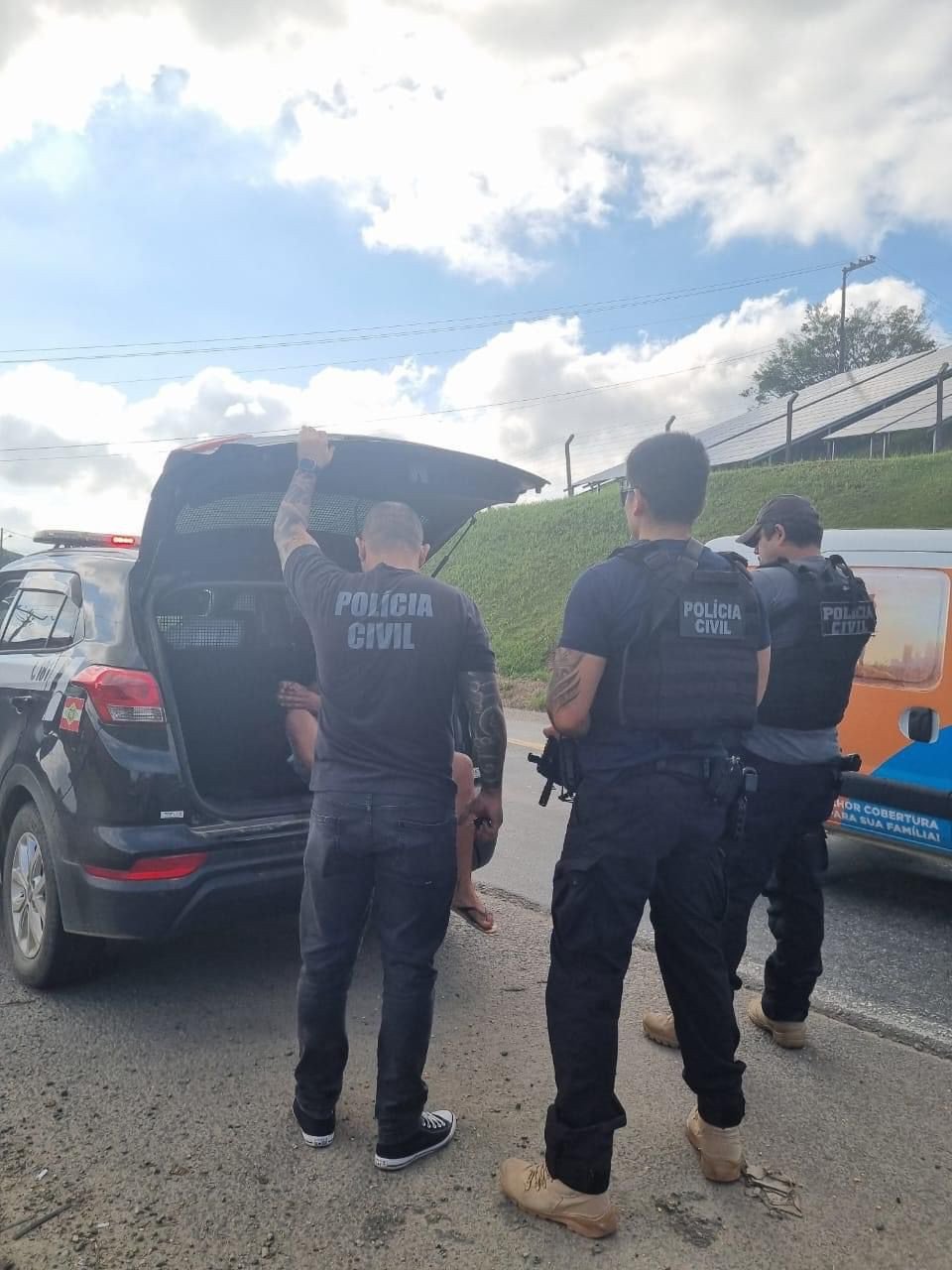Polícia prende temporariamente dois homens suspeitos de homicídio no Alto Vale