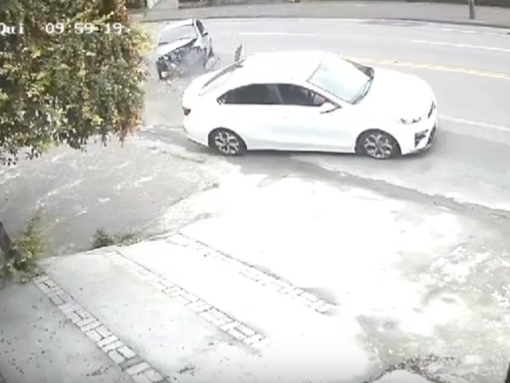 Acidente na rua Antônio Treis deixa um ferido em Blumenau; veja o vídeo