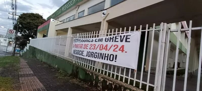 Greve dos professores é suspensa por dois meses em Santa Catarina