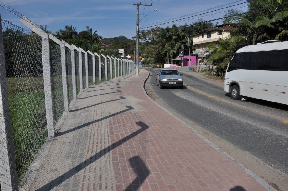 Obras de viaduto causam interdição na Rua Guilherme Scharf, em Blumenau
