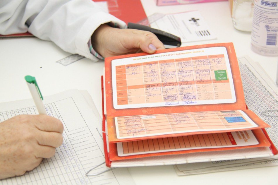 ESFs Martin Volles e Alfredo Hoess, de Blumenau, abrem neste sábado para vacinação