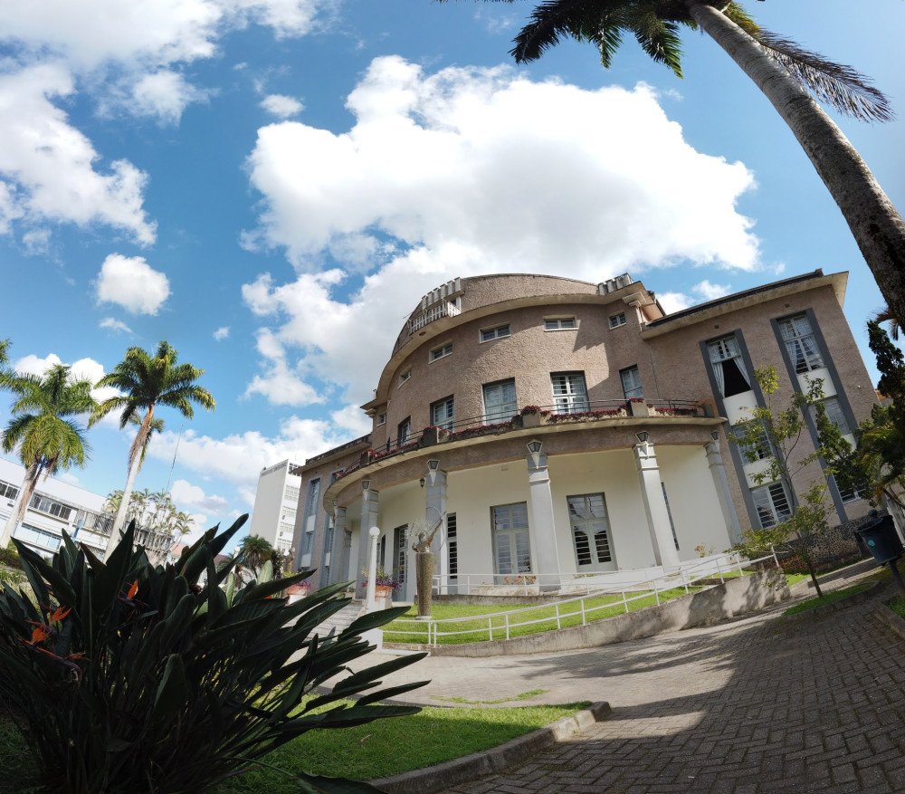 Teatro Carlos Gomes de Blumenau abre inscrições para seleção de apresentações de festival; entenda