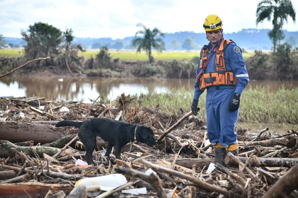 Vídeo: Drone auxilia bombeiros catarinenses em buscas no Rio Grande do Sul