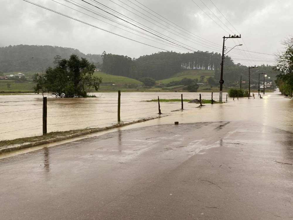 Vídeo: Rio Itajaí-Açu, ultrapassa a marca de 7 metros e Rio do Sul tem enchente registrada neste sábado