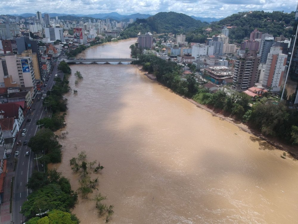 Pico máximo do rio Itajaí-Açu em Blumenau deve ser de 8,80 metros, projeta Defesa Civil
