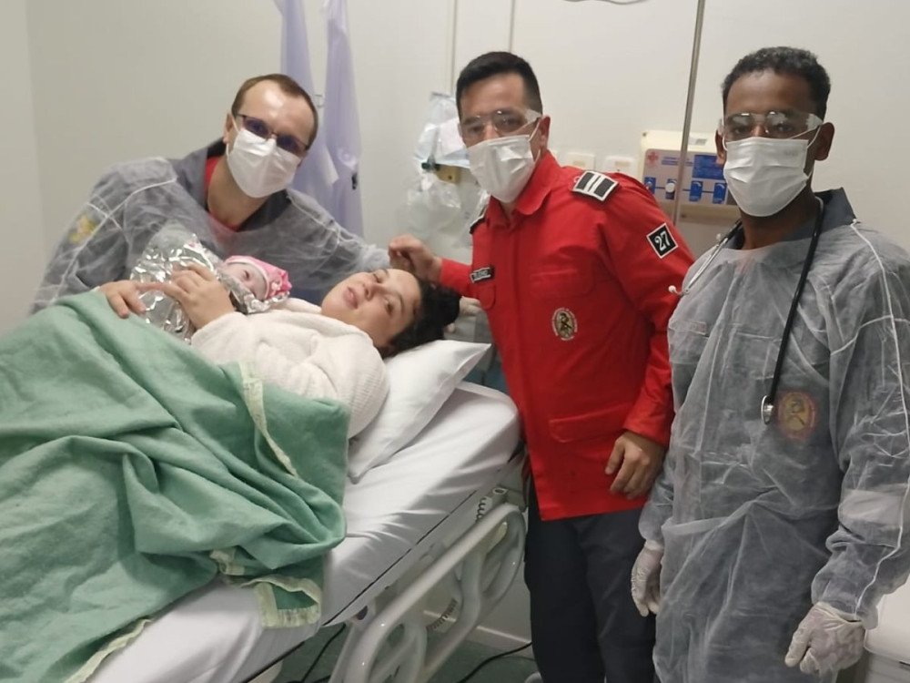 Equipe de bombeiros de Indaial presta assistência em parto na tarde de segunda-feira