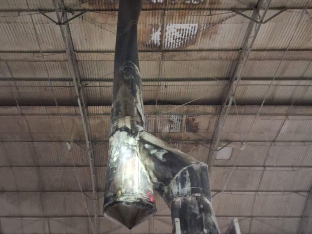 Fogo em fábrica têxtil de Brusque causa danos e mobiliza bombeiros