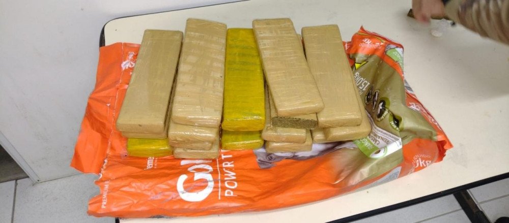 Blumenau: Jovem é preso com maconha escondida em saco de ração