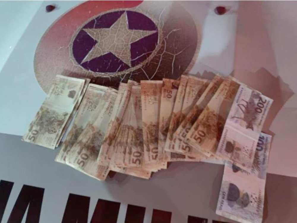 Casal cai em golpe e recebe notas falsas em venda de celular em Aurora