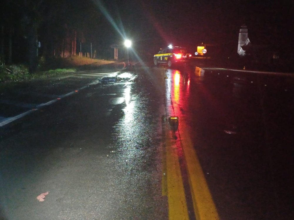 Ciclista morre atropelado na BR-470, em Apiúna