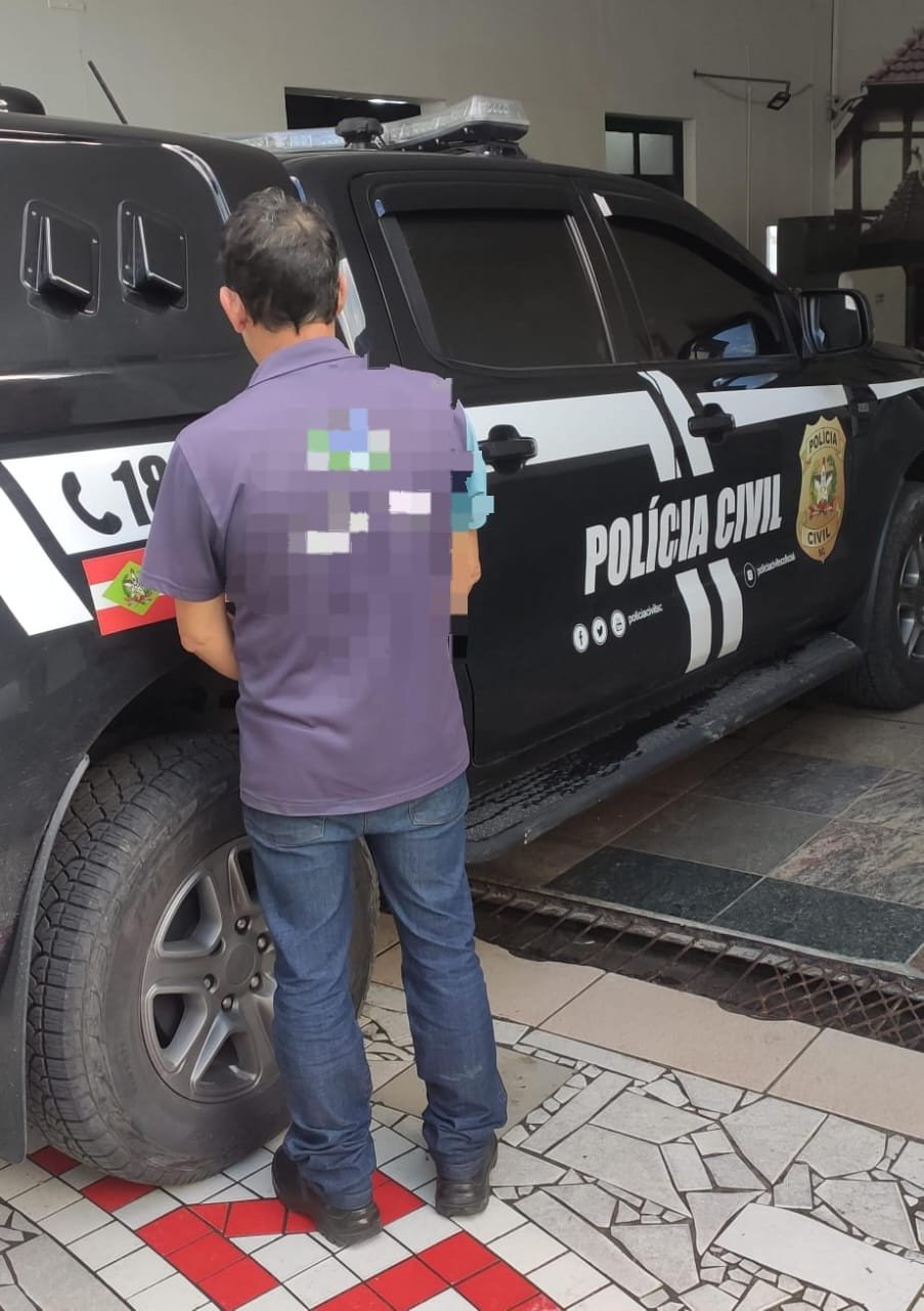 Polícia cumpre mandado de prisão em Gaspar contra homem suspeito de estuprar a própria filha