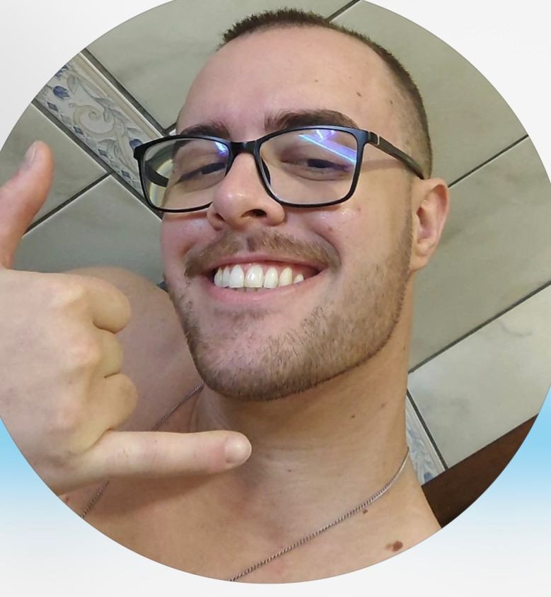 Motociclista que morreu após bater em poste em Blumenau é identificado