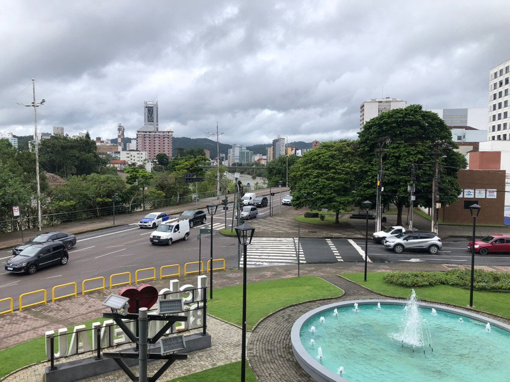 Domingo será de céu encoberto e temperaturas amenas em Blumenau