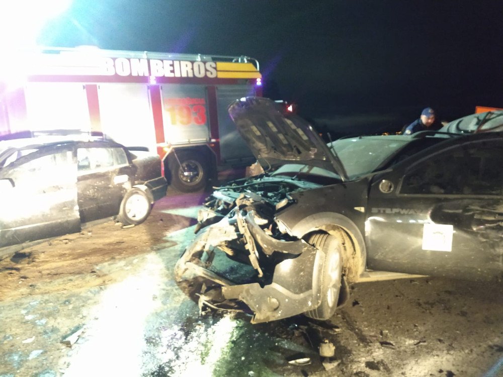 Grave acidente envolvendo quatro veículos e 12 passageiros é registrado no Alto Vale