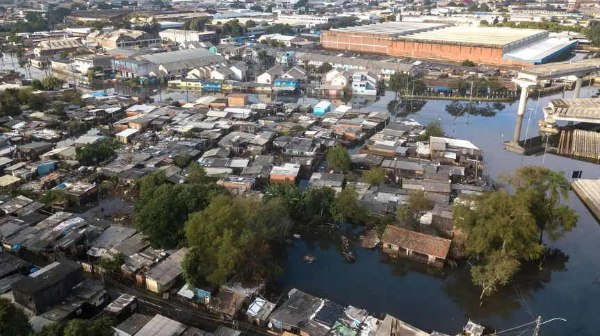 Bairro alagado em Porto Alegre recebe bomba móvel mais de 20 dias após enchente