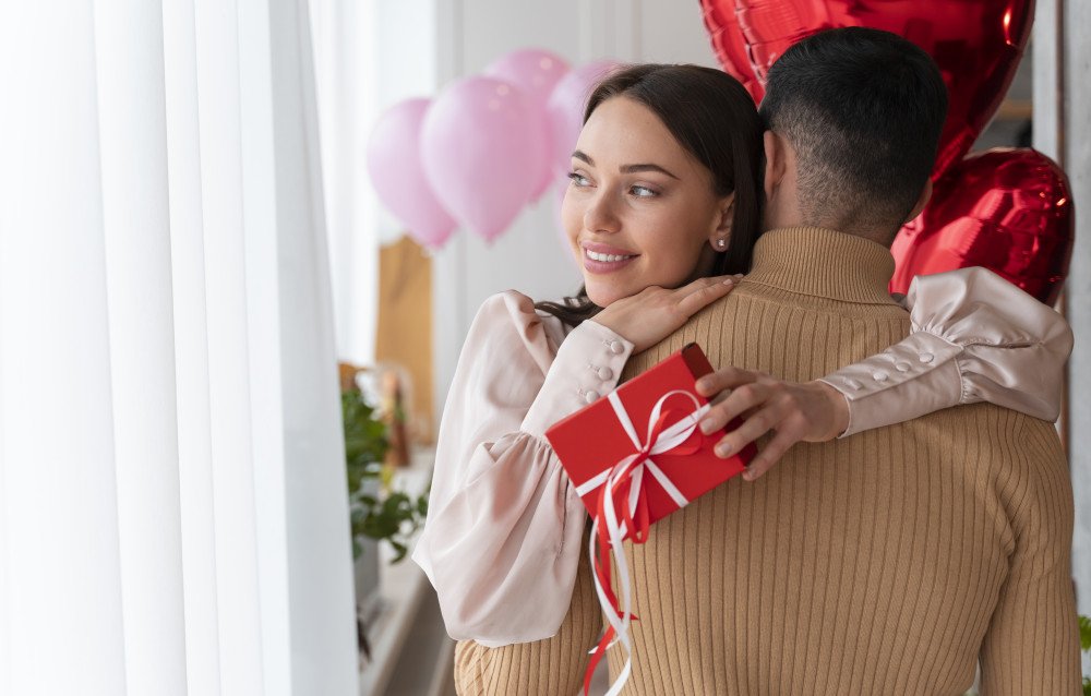 Pesquisa aponta que catarinenses pretendem gastar até R$ 178 com presente de Dia dos Namorados