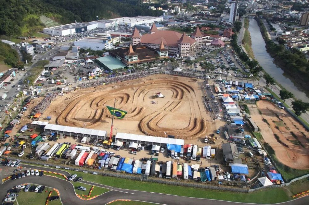 Fenajeep 2024 segue até domingo em Brusque; veja a programação