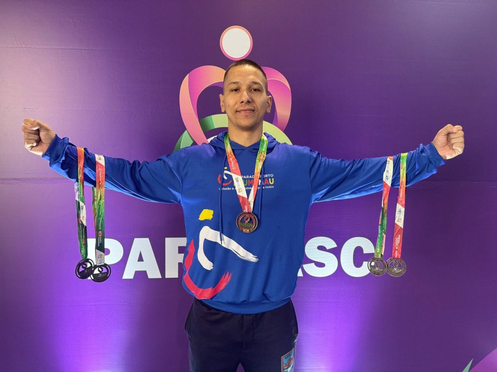 Parajasc: Blumenau conquista cinco troféus e 60 medalhas na natação